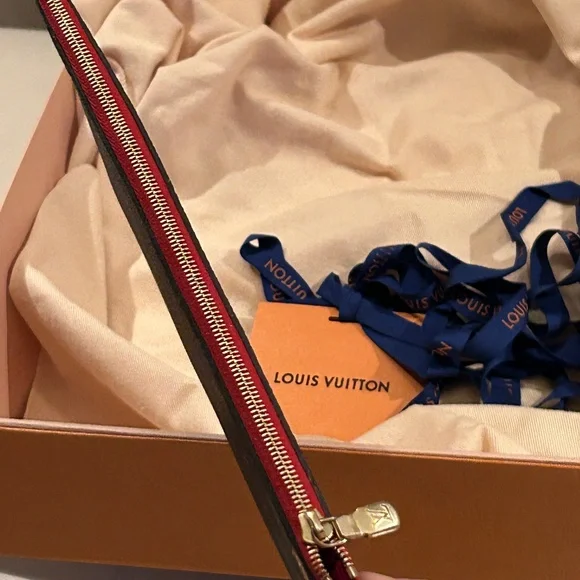 Superb pristine BRAND NEW Pochette GM RARE Cerise interior π - Picture 8 of 15